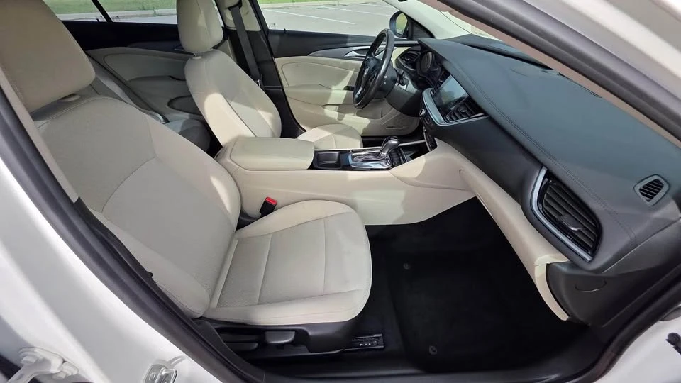 2020 Buick Regal - Image 8 of 10