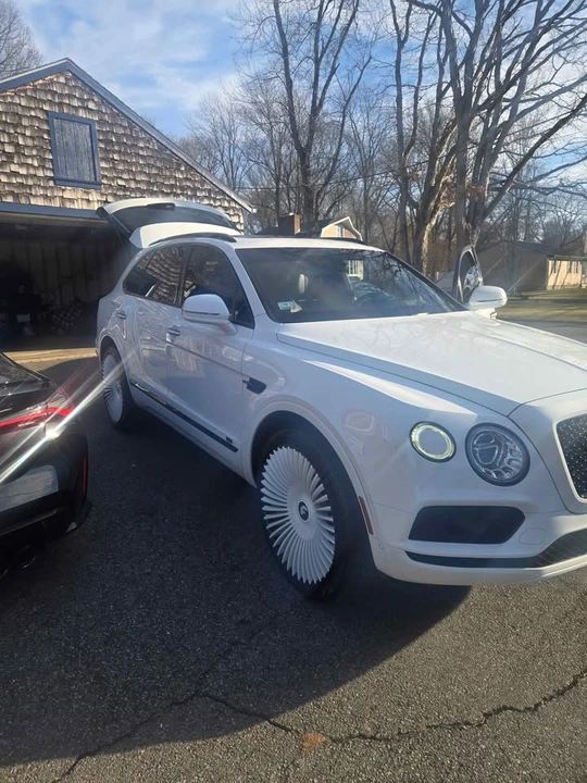 2020 Bentley Bentayga - Image 2 of 9