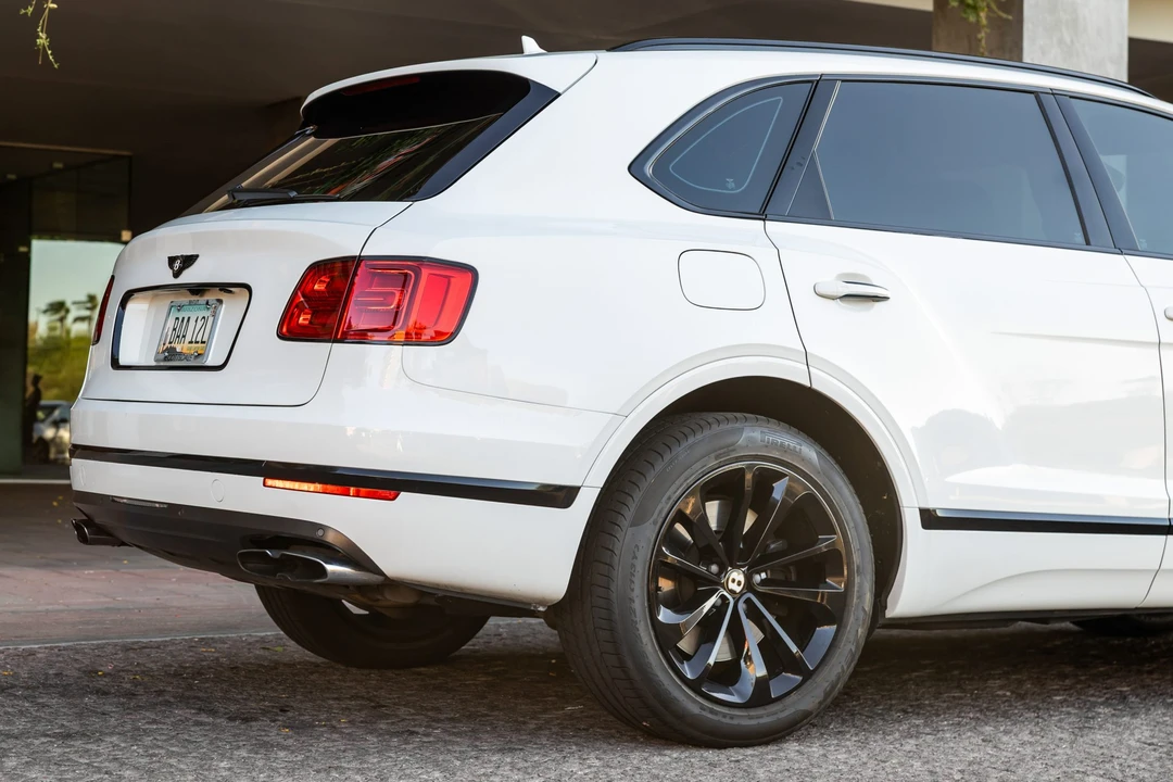2020 Bentley Bentayga - Image 18 of 31