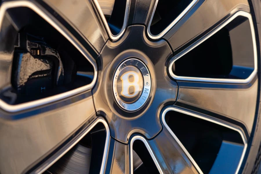 2020 Bentley Bentayga - Image 16 of 31