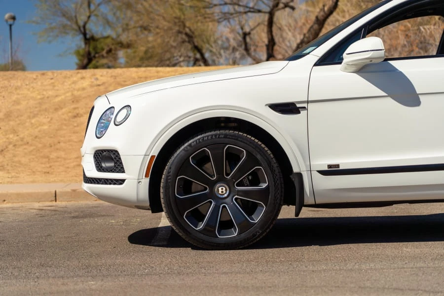 2020 Bentley Bentayga - Image 20 of 31