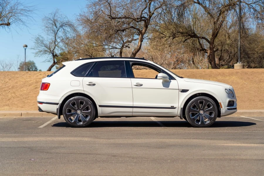 2020 Bentley Bentayga - Image 9 of 31