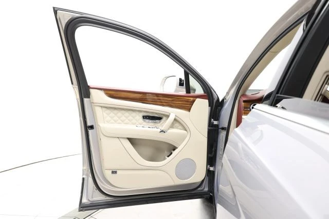 2020 Bentley Bentayga - Image 12 of 12