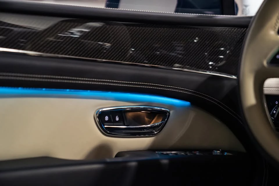 2020 Bentley Bentayga - Image 17 of 20