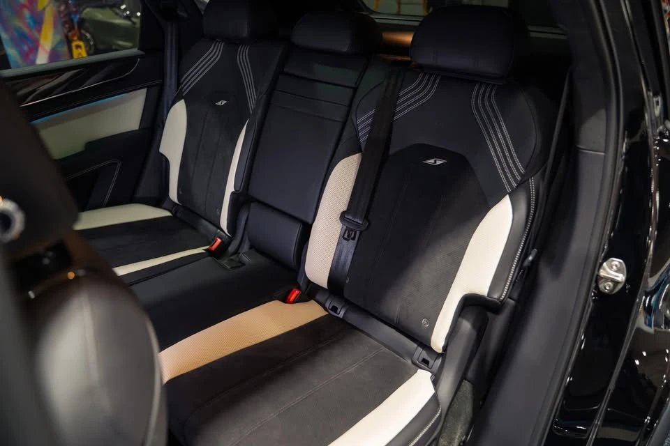 2020 Bentley Bentayga - Image 8 of 20
