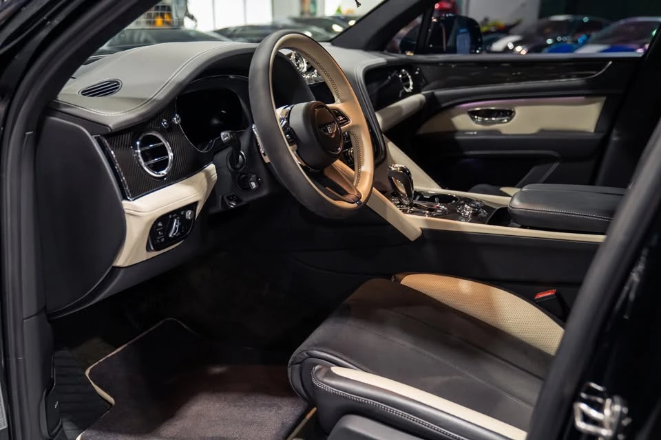 2020 Bentley Bentayga - Image 15 of 20