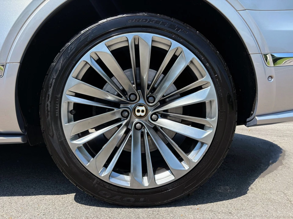 2020 Bentley Bentayga Speed - Image 16 of 31