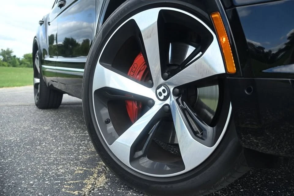 2020 Bentley Bentayga - Image 2 of 14