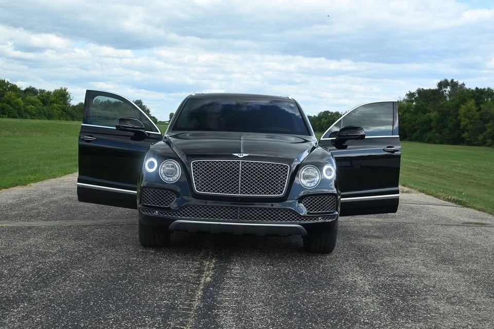 2020 Bentley Bentayga - Image 9 of 14