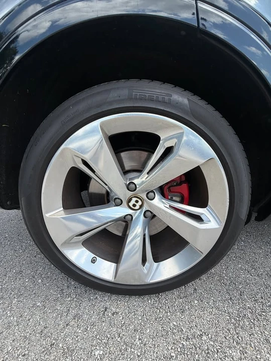 2020 Bentley Bentayga - Image 7 of 15