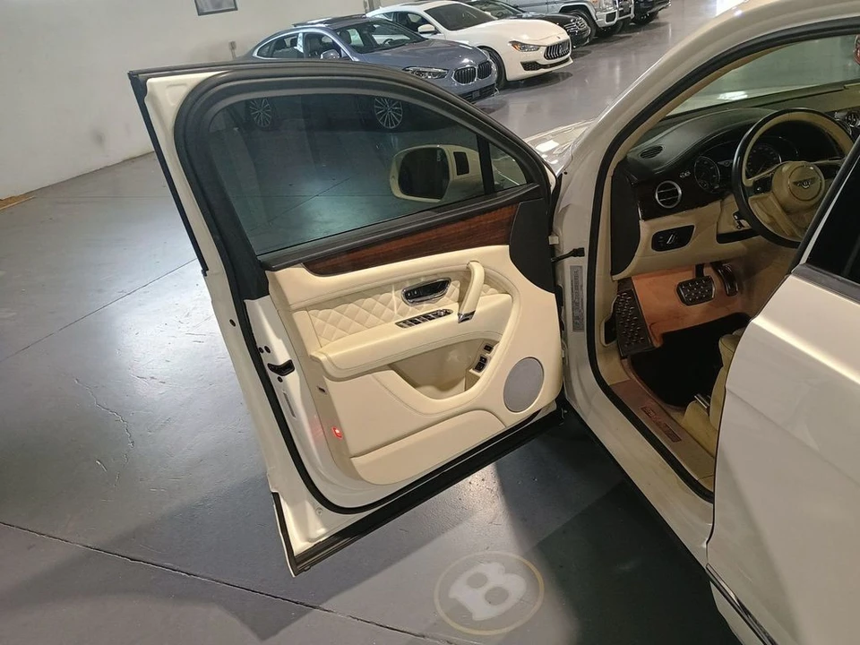 2020 Bentley Bentayga - Image 12 of 12