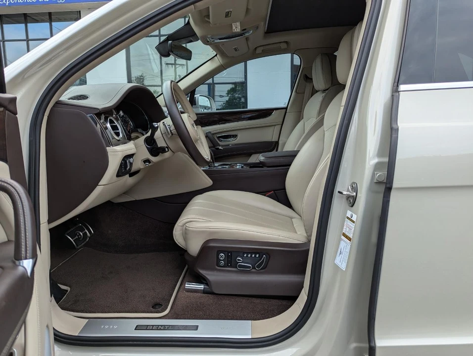 2020 Bentley Bentayga - Image 12 of 31
