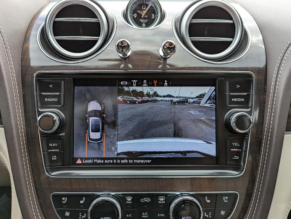 2020 Bentley Bentayga - Image 24 of 31
