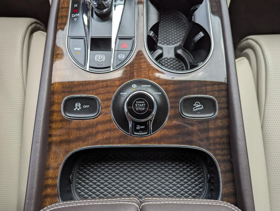 2020 Bentley Bentayga - Image 28 of 31