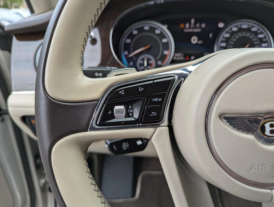 2020 Bentley Bentayga - Image 16 of 31