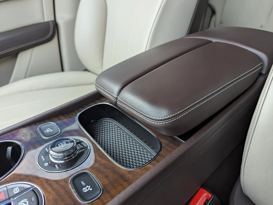 2020 Bentley Bentayga - Image 29 of 31