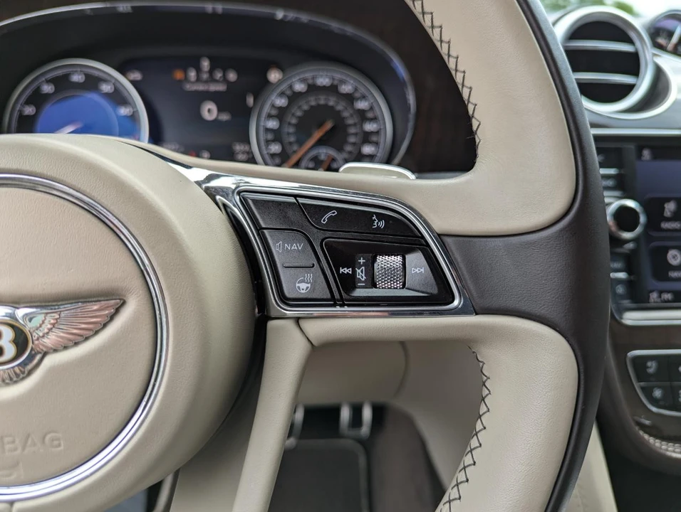 2020 Bentley Bentayga - Image 17 of 31