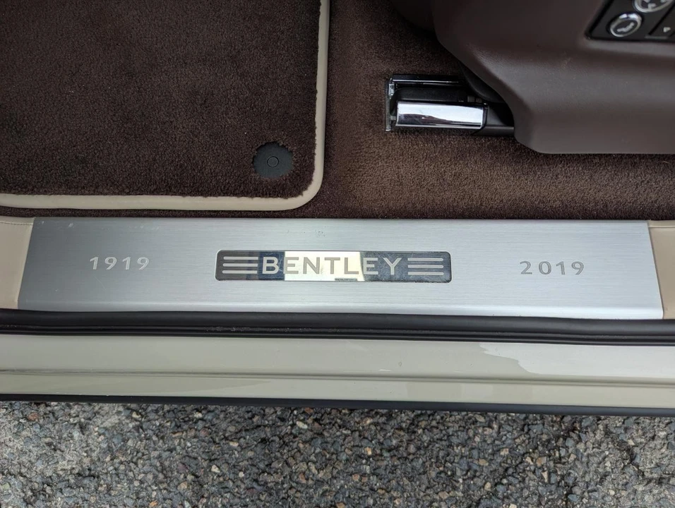 2020 Bentley Bentayga - Image 13 of 31