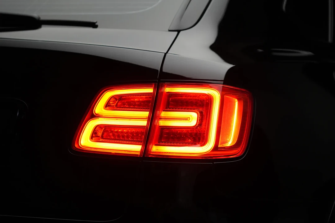 2020 Bentley Bentayga - Image 9 of 31