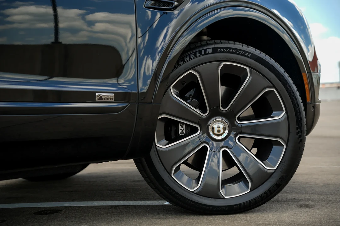 2020 Bentley Bentayga - Image 29 of 31