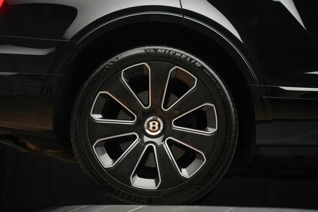 2020 Bentley Bentayga - Image 11 of 31