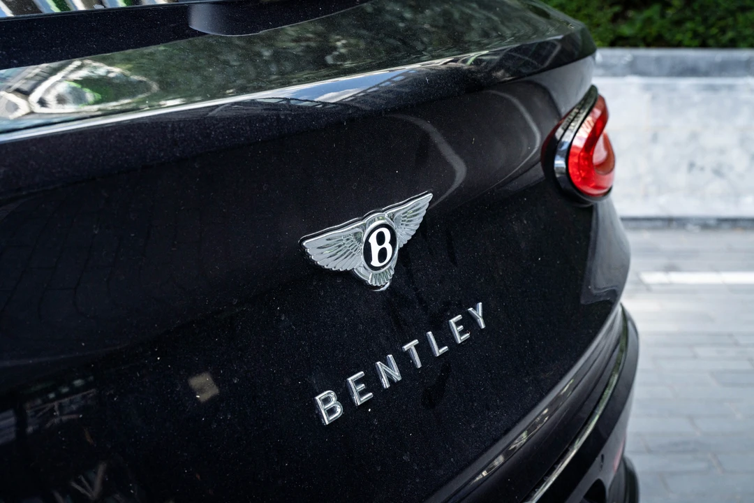 2020 Bentley Bentayga - Image 17 of 31