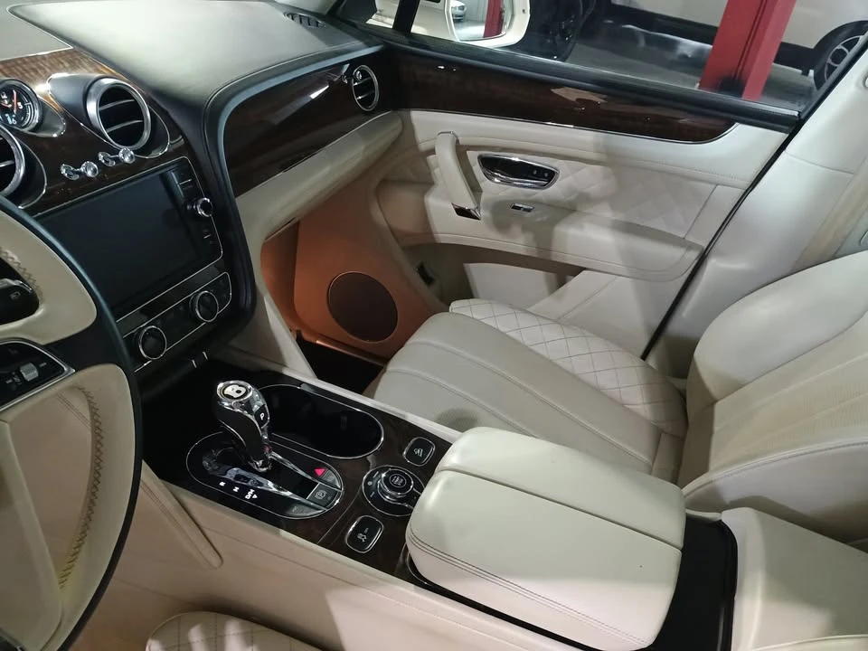 2020 Bentley Bentayga - Image 11 of 20