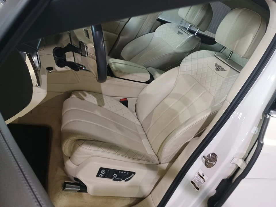 2020 Bentley Bentayga - Image 9 of 20