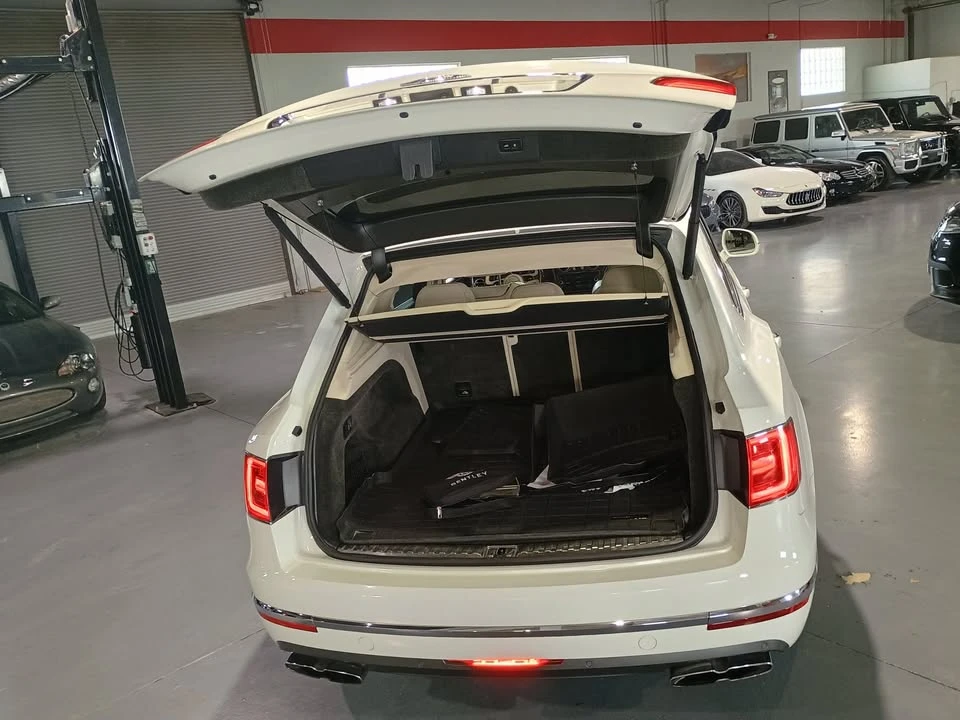 2020 Bentley Bentayga - Image 19 of 20