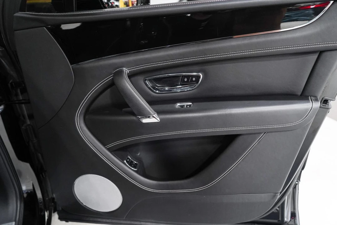 2020 Bentley Bentayga - Image 19 of 21