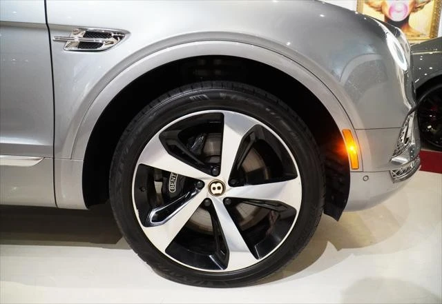 2020 Bentley Bentayga - Image 9 of 31