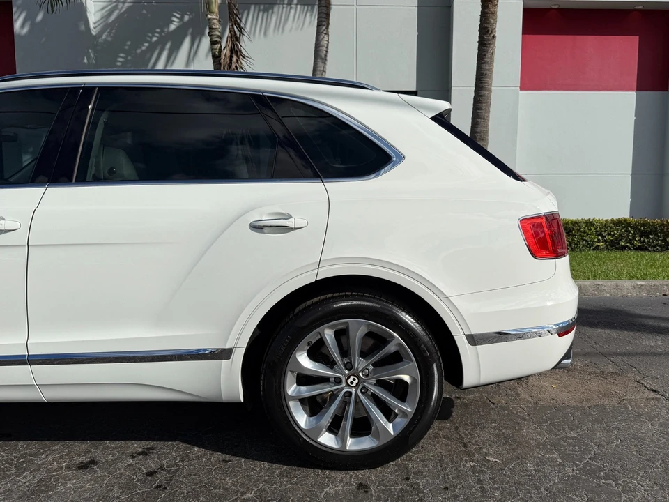 2020 Bentley Bentayga - Image 12 of 21