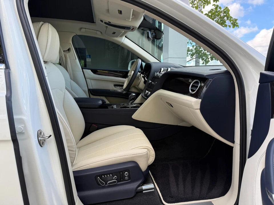 2020 Bentley Bentayga - Image 20 of 21