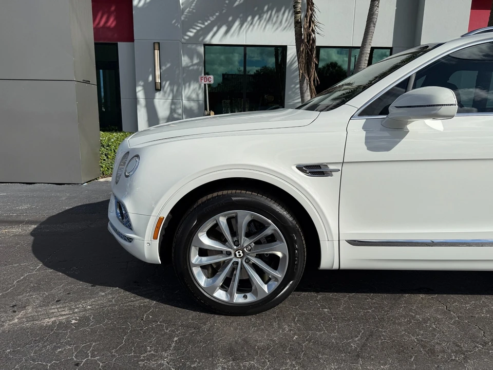 2020 Bentley Bentayga - Image 13 of 21
