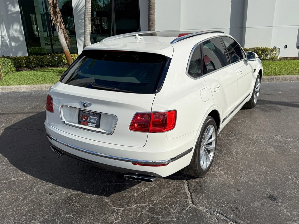 2020 Bentley Bentayga - Image 19 of 21