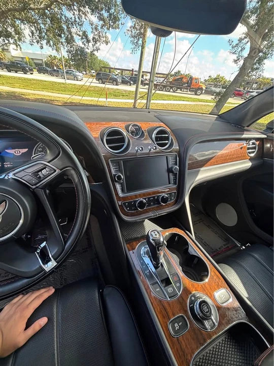 2020 Bentley Bentayga - Image 4 of 6