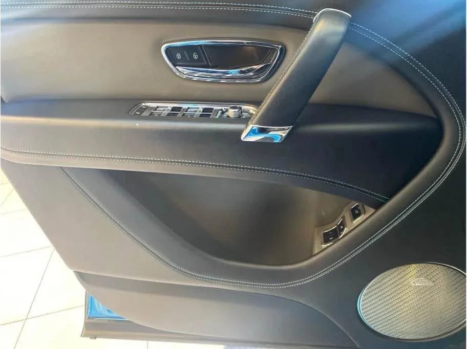 2020 Bentley Bentayga - Image 15 of 19