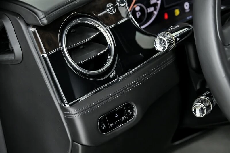 2020 Bentley - Image 27 of 31