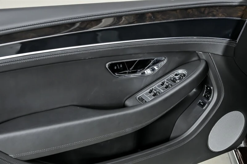 2020 Bentley - Image 18 of 31
