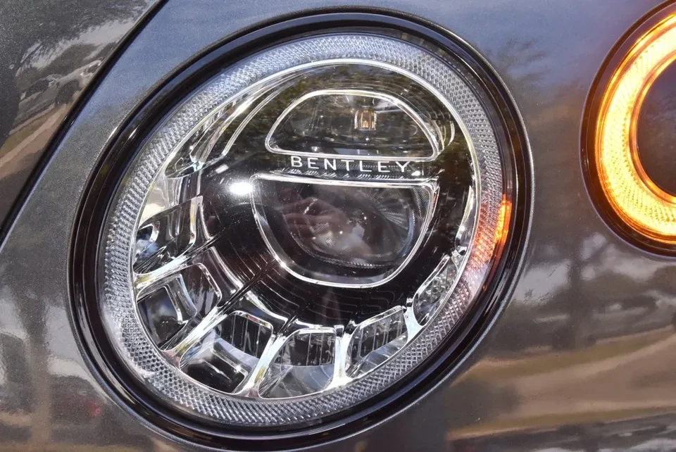 2020 Bentley Bentayga - Image 19 of 20