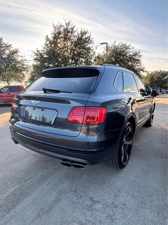 2020 Bentley Bentayga - Image 4 of 8