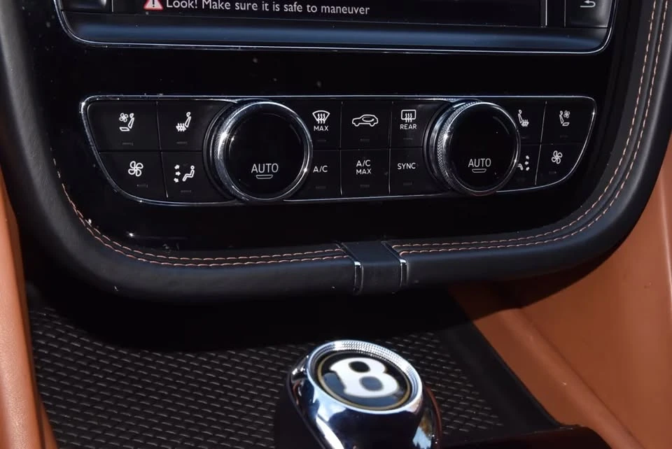 2020 Bentley Bentayga - Image 17 of 20