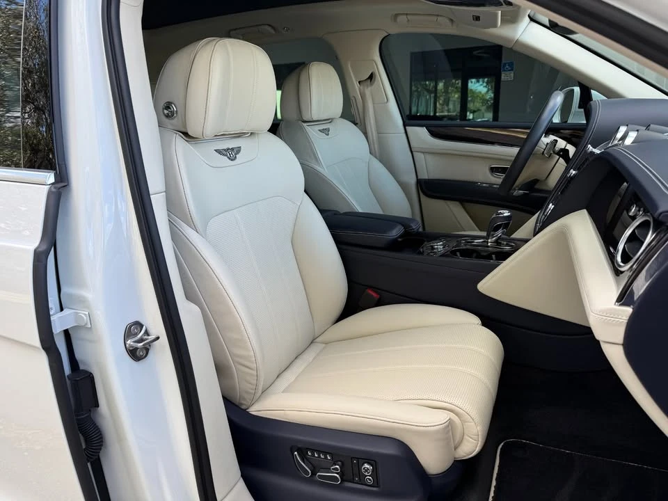 2020 Bentley Bentayga - Image 17 of 19