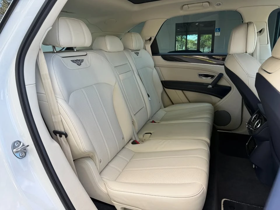 2020 Bentley Bentayga - Image 15 of 19