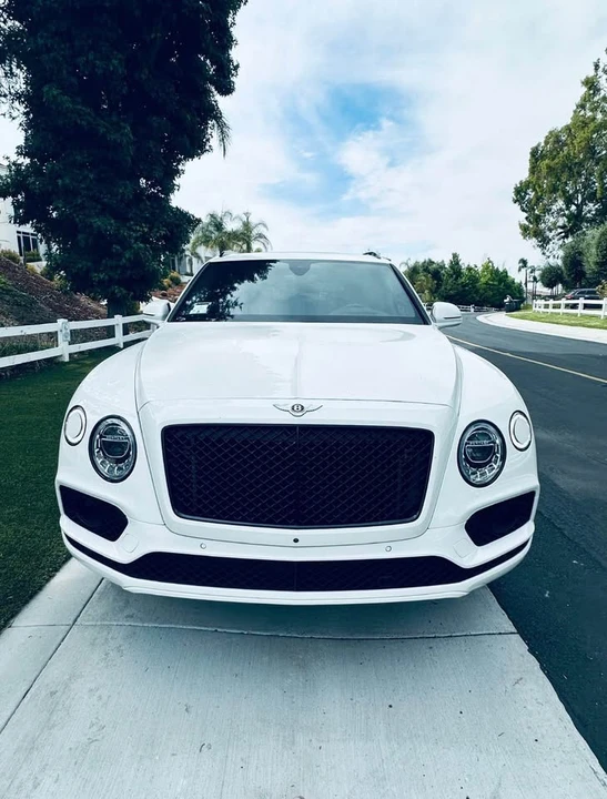 2020 Bentley Bentayga - Image 2 of 11