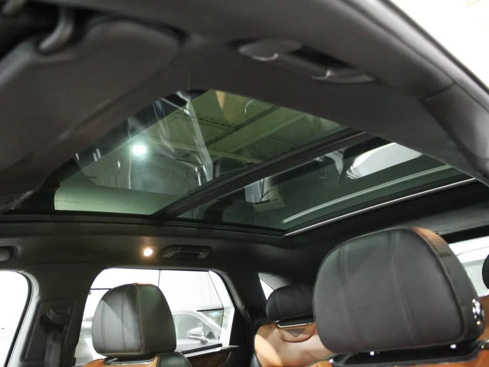 2020 Bentley Bentayga - Image 18 of 20