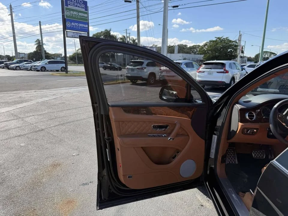 2020 Bentley Bentayga - Image 11 of 15