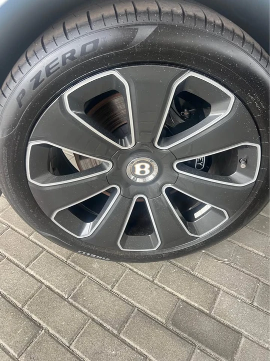 2020 Bentley Bentayga - Image 8 of 10