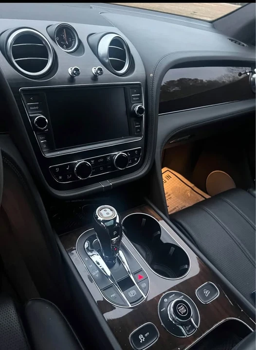 2020 Bentley Bentayga - Image 2 of 5