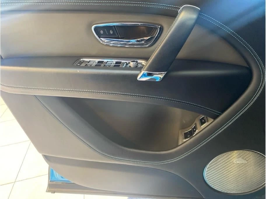 2020 Bentley Bentayga - Image 15 of 18